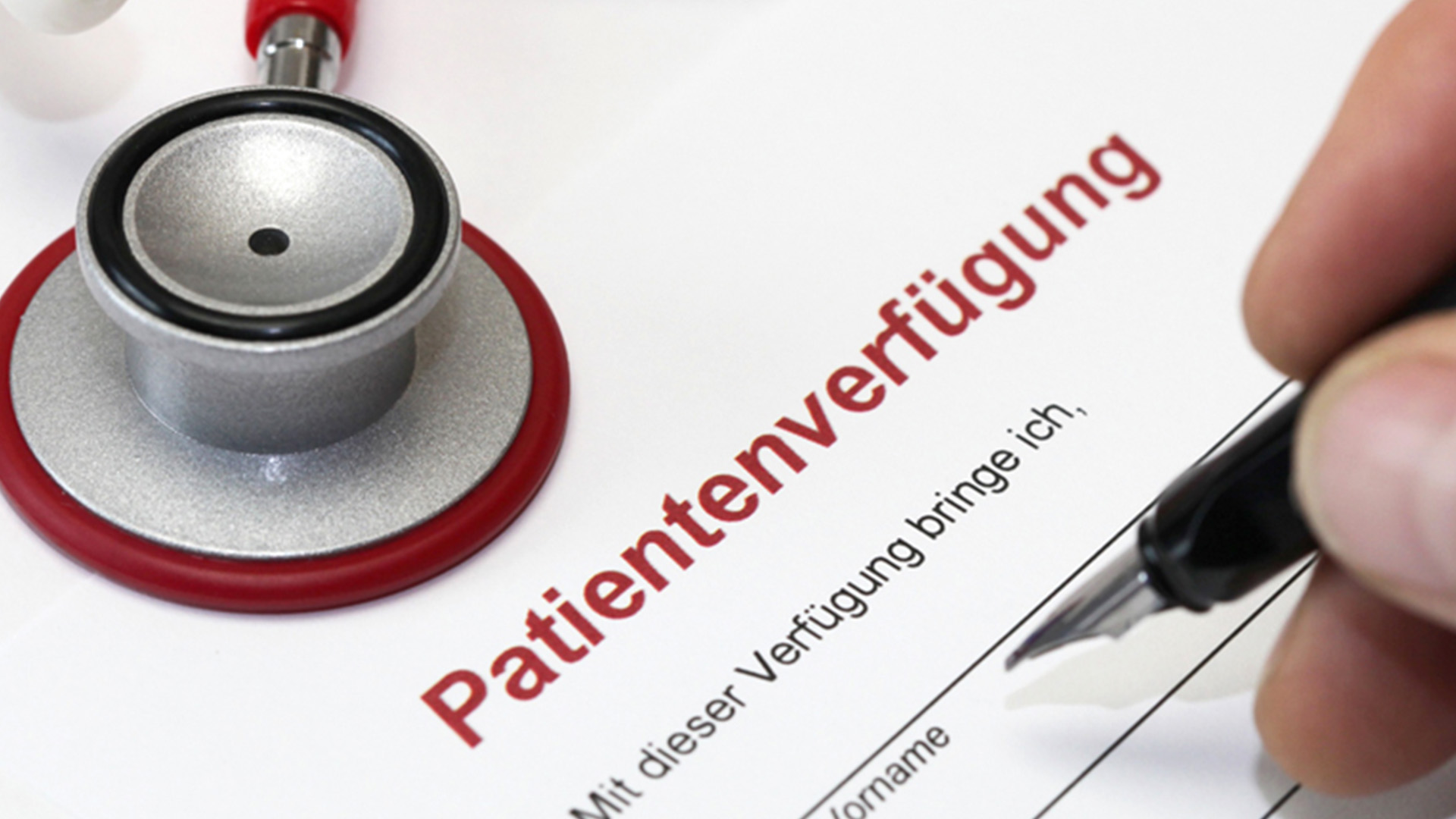 Bild Patient unterschreibt Patientenverfügung